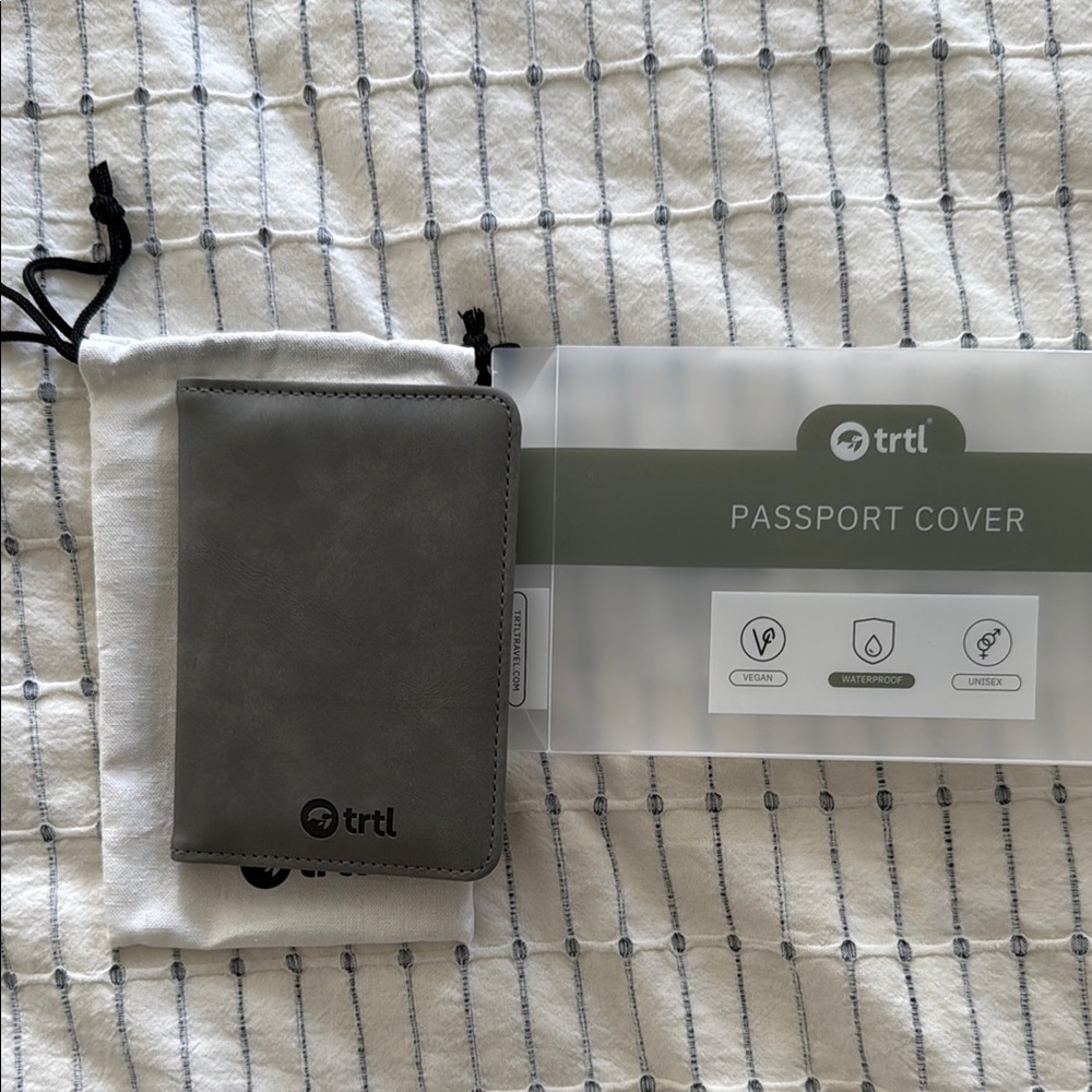 Trtl Passport Cover